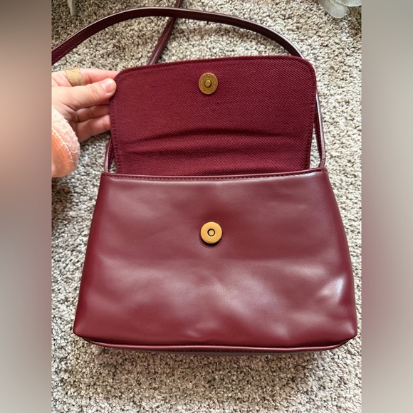 Brandy Melville Like New Crossbody Purse - Picture 3 of 7